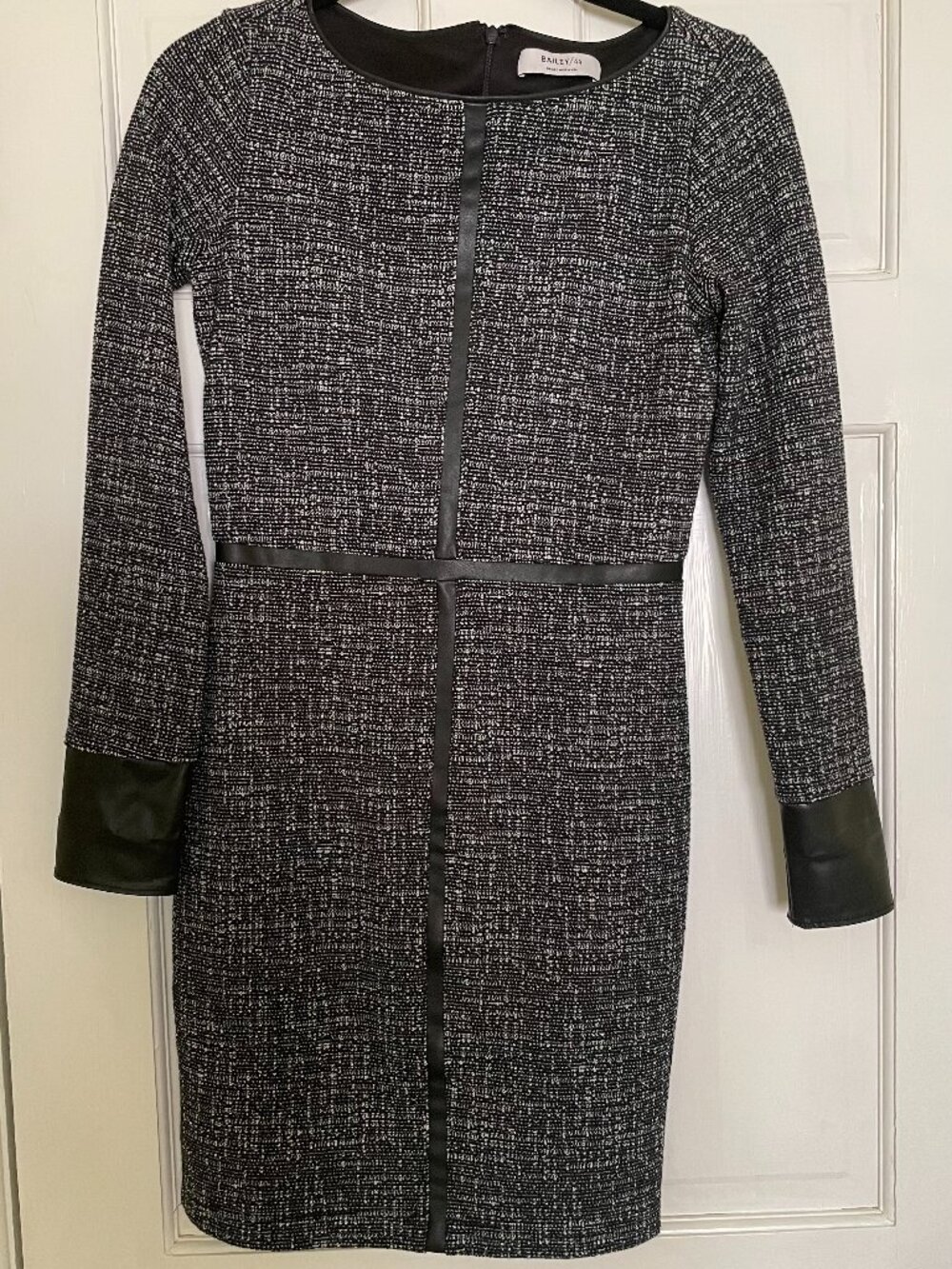 Bailey 44 grey and white marled knit w/back vegan leather trim